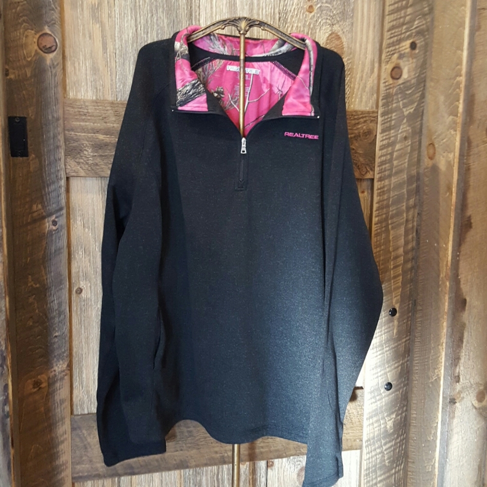 Real tree black 1/4 zipper really warm top